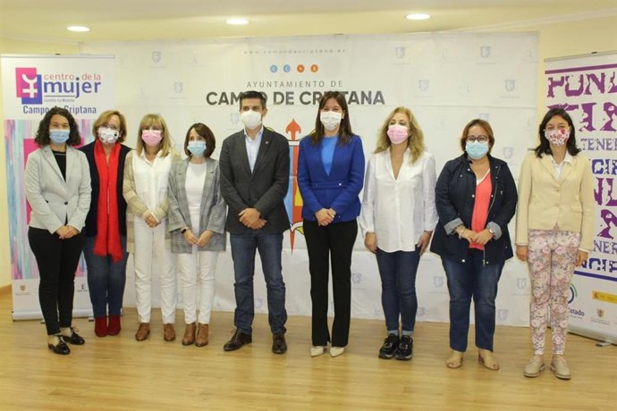 La consejera de Igualdad y portavoz, Blanca Fernández, en Campo de Criptana