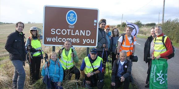 1. Un grupo de españoles y británicos llegarán el 30 de octubre a Glasgow después de 800 km a pie para asistir a la COP26