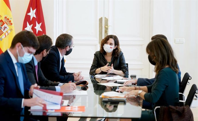 La presidenta de la Comunidad de Madrid, Isabel Díaz Ayuso, se reúne con el CEO de Orange, Jean-Franois Fallacher.