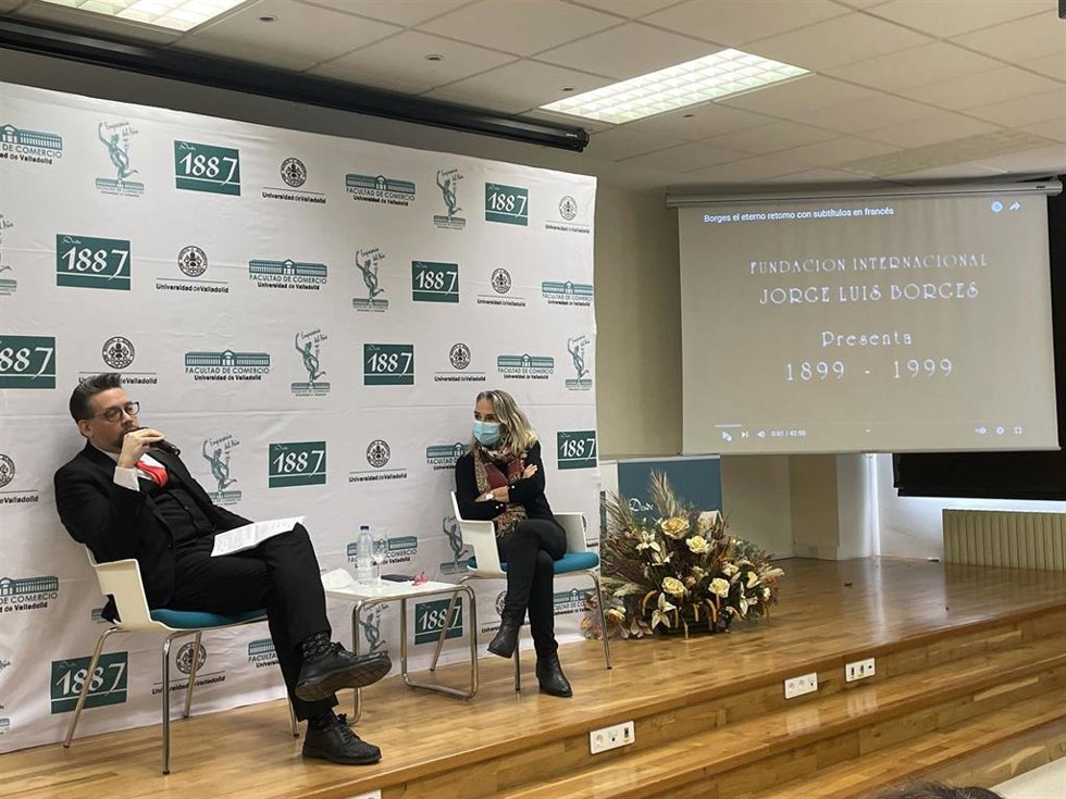 De Vita durante su conferencia en la Facultad de Comercio de Valladolid.