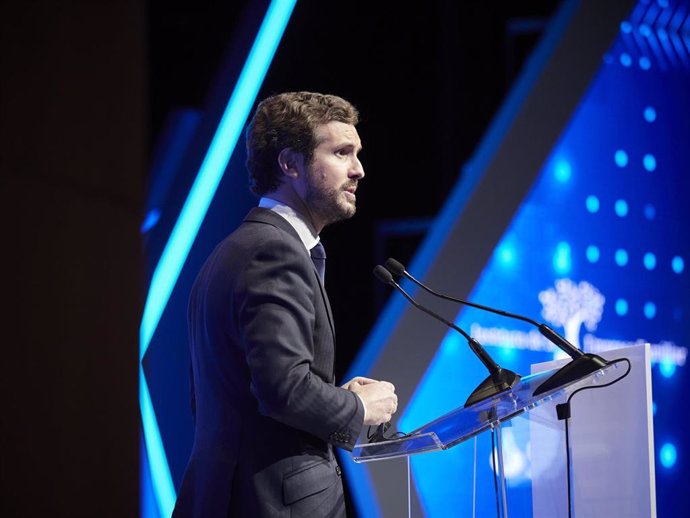 El líder del Partido Popular, Pablo Casado, interviene durante la apertura del XXIV Congreso Nacional de la Empresa Familiar en el Palacio de Congresos y Auditorio Baluarte, a 25 de octubre de 2021, en Pamplona, Navarra, (España). 