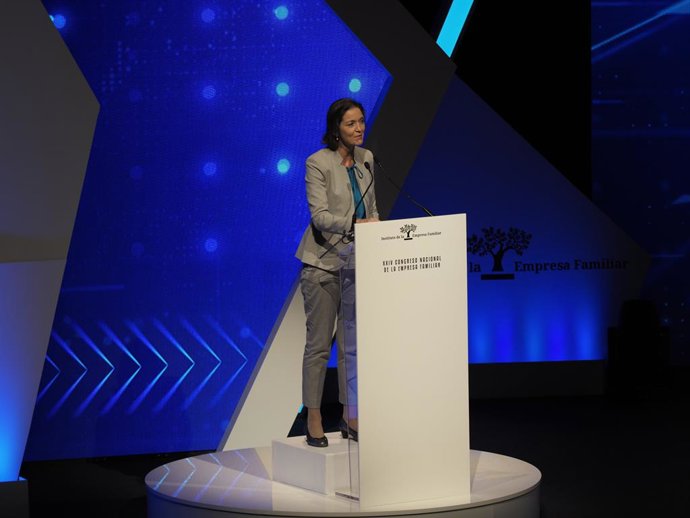 La ministra de Industria, Comercio y Turismo del Gobierno de España, Reyes Maroto, en el XXIV Congreso Nacional de Empresas Familiares en Baluarte.
