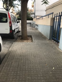 Archivo - Acera de acceso al CEIP Son Quint, en Palma.