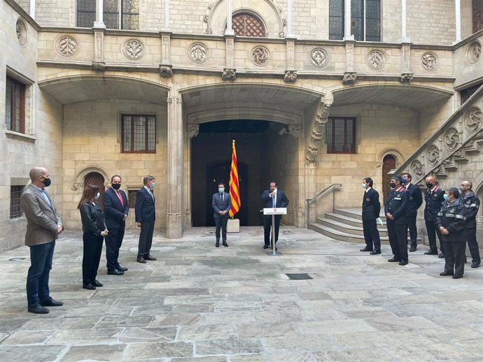 El presidente del Govern Pere Aragons y el conseller Joan Ignasi Elena en la recepción institucional a los cuerpos de emergencia, el 25 de octubre de 2021.