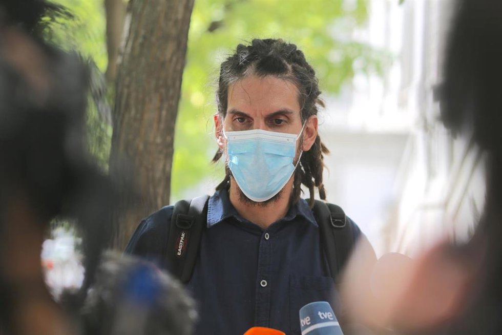Archivo - El ex secretario de Organización y diputado de Unidas Podemos Alberto Rodríguez a su salida del Tribunal Supremo donde ha acudido para declarar como investigado por una presunta agresión a un policía, en Madrid, (España), a 21 de septiembre de