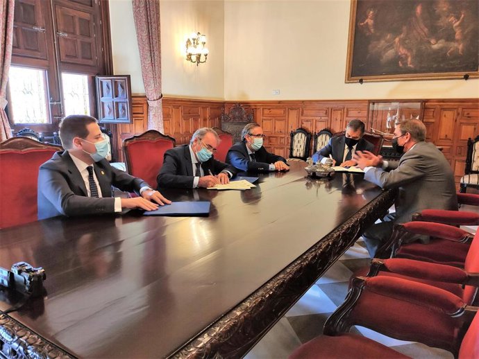 El Cadeca y el TSJA firman un nuevo Código de Buenas Prácticas en la Administración de Justicia.