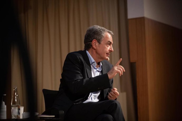 El expresidente del Gobierno José Luis Rodríguez Zapatero, durante la presentación de su libro No voy a traicionar a Borges, en el Ateneu Barcelons, a 7 de octubre de 2021, en Barcelona, Catalunya (España). 