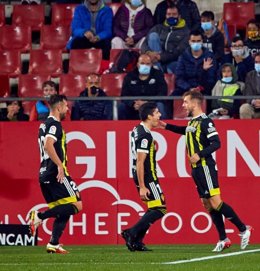 Los jugadores del Zaragoza celebran el gol de Vada ante el Girona en LaLiga SmartBank 2021-2022