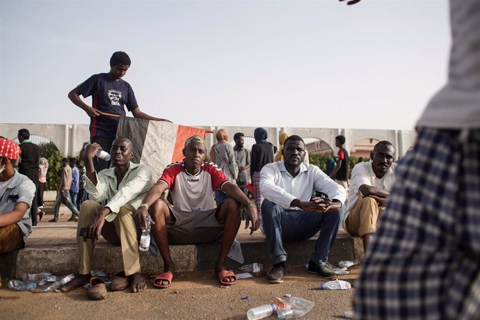 Archivo - Ciudadanos de Sudán en la capital, Jartum