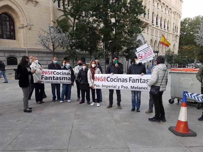 Afectados por cocinas fantasmas se manifiestan antes del Pleno de Cibeles