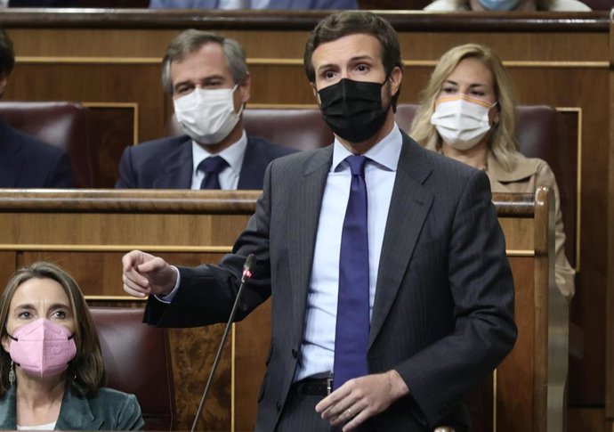 El líder del PP, Pablo Casado, interviene en una sesión de control al Gobierno en el Congreso de los Diputados, a 20 de octubre de 2021, en Madrid, (España). 