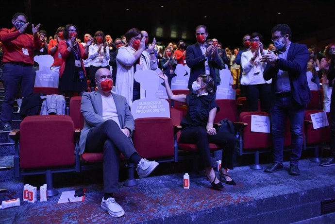 El secretario general de CCOO, Unai Sordo, y la vicepresidenta segunda y ministra de Trabajo y Economía Social, Yolanda Díaz, durante la clausura del 12 Congreso Confederal de CCOO