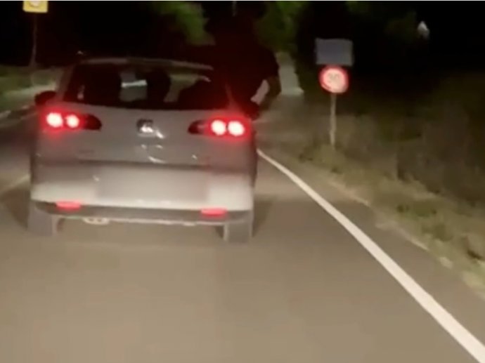 Fotograma del vídeo que permitió denunciar a los ocupantes del vehículo.