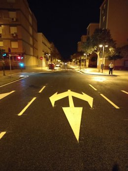 El tramo entre la avenida de Llanes y Santa María de los Reyes, en Miraflores, ya está reasfaltado y señalizado.