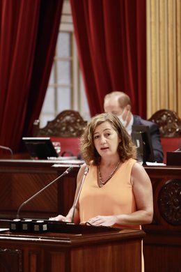 Archivo - La presidenta del Govern, Francina Armengol, durante su intervención en el Debate de Política General, en el Parlament balear.