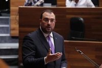 Barbón recuerda a Ciudadanos que la oficialidad iba en su programa y que con ella ganaron apoyos