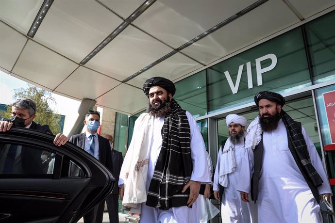 El ministro de Exteriores talibán, Amir Khan Muttaqi, a su llegada a Ankara