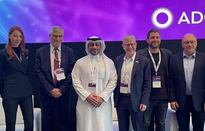 The Israeli startups selected as finalists at the prestigious "The Search" competition: Tenurex and ThetaRay. From left to right: Abu Dhabi Investment Office Financial Services & ICT Sector Lead Carmen James, Bank Hapoalim CEO Dov Kotler, ADGM Head of C