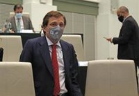 Almeida pide disculpas por el "monumental atasco" y dice que se estudia colocar grúas en puntos "neurálgicos"