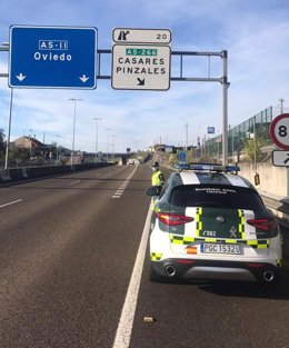 Una patrulla de la Guardia Civil intercepta a un coche 'kamikaze' en Gijón