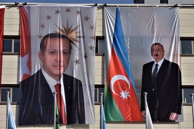 Archivo - El presidente turco, Recep Tayyip Erdogan, su homólogo azerí,  Ilham Aliyev.