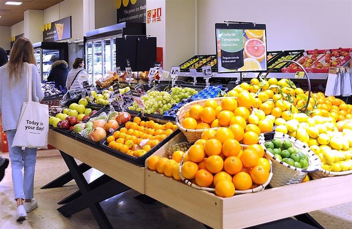 Frutas en un supermercado Caprabo