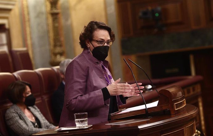 Archivo - La presidenta de la Comisión y exministra de Trabajo, Magdalena Valerio, interviene durante una sesión plenaria en el Congreso de los Diputados , en Madrid (España), a 18 de febrero de 2021. 