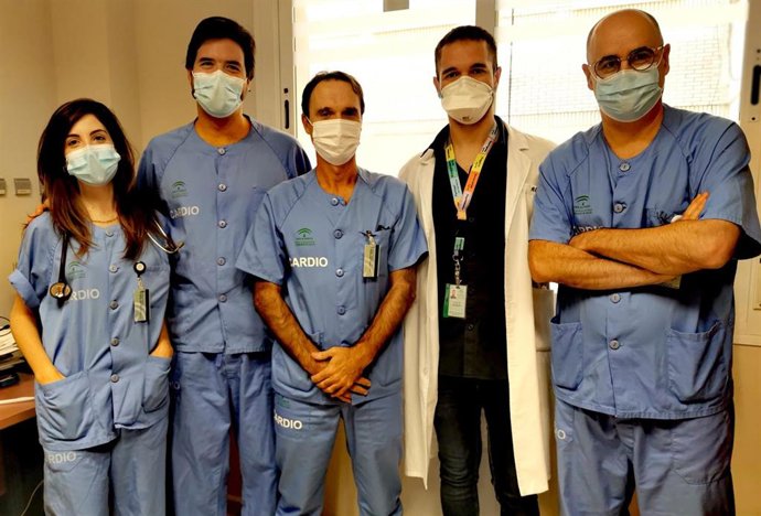 Equipo de cardiólogos del Hospital de Valme que ha diseñado la herramienta con la que mejorar la lectura de los electrocardiogramas.