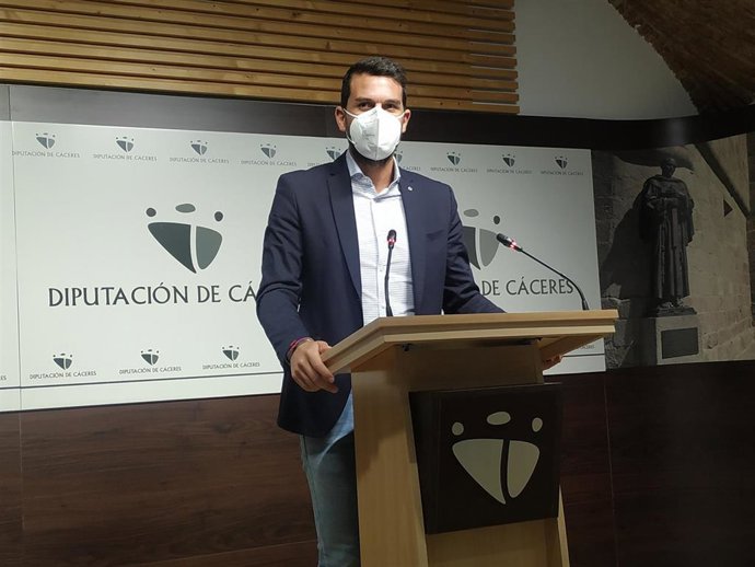 El portavoz del equipo de Gobierno de la Diputación de Cáceres, Álvaro Sánchez Cotrina, en la rueda de prensa previa al Pleno ordinario