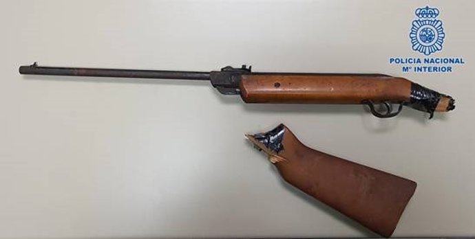 Archivo - Imagen de archivo de una escopeta decomisada por la Policía