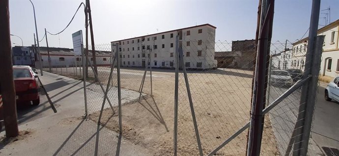 Último bloque en pie en la barriada José Antonio en El Puerto de Santa María.