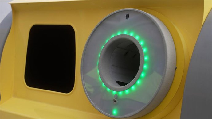 Contenedor amarillo inteligente de Ecoembes en Sant Boi de Llobregat (Barcelona)