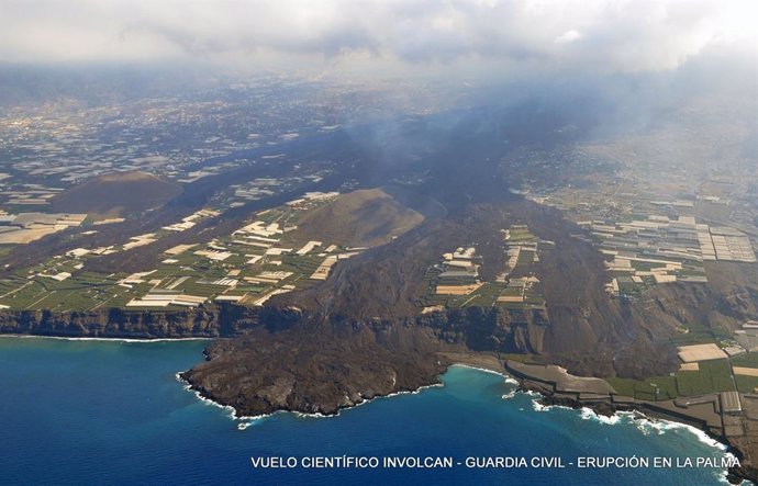 Archivo - Imagen aérea de las coladas del volcán de La Palma