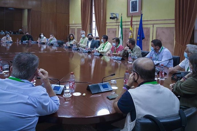 El diputado Ismael Sánchez, en la reunión mantenida con alcaldes y cargos públicos de la Vega del Guadalquivir.