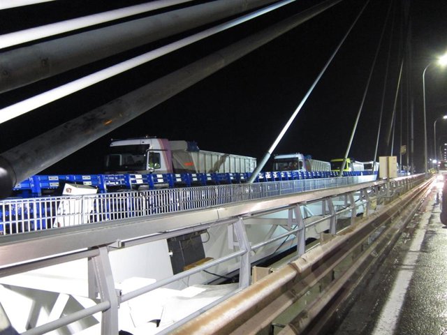 Archivo - Puente de Rande, antes de la inauguración de las obras de ampliación de esta infraestructura a su paso por la AP-9