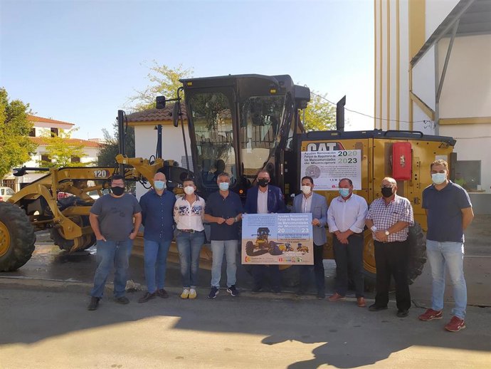 Entrega de la nueva maquinaria a la Mancomunidad de Municipios de Los Pedroches.