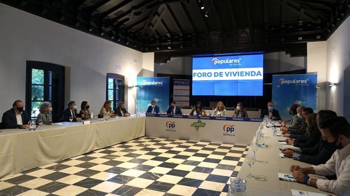 Constitución del Foro de Vivienda del PP de Sevilla en la Fundación Valentín de Madariaga y Oya.