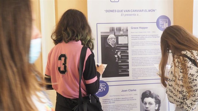 Estudiantes en las jornadas 'Ciencia y Tecnología en Femenino'.