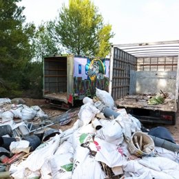 Camiones interceptados presuntamente realizando vertidos ilegales en la partida de El Rabosar en La Canyada