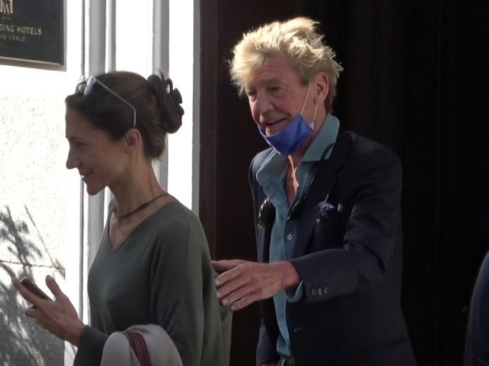 Ernesto de Hannover y Claudia Stilianopoulos, de lo más cómplices por las calles de la capital