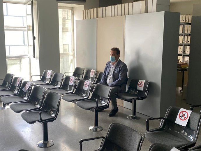 Archivo - El alcalde de Almacelles (Lleida), Josep Ibarz, el lunes 17 de mayo.