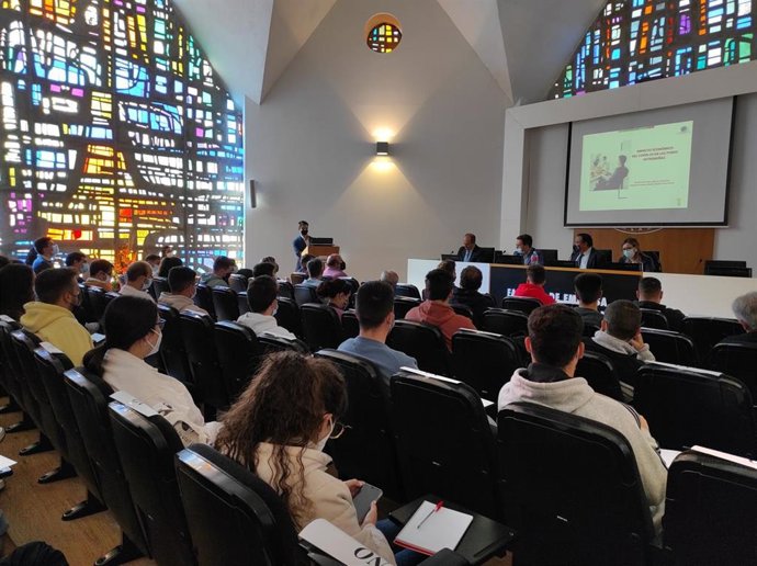 Presentación del informe Impacto económico del Covid-19 en las pymes extremeñas. FAedpyme Extremadura 2021 que se ha presentado este martes en la Facultad de Empresa, Finanzas y Turismo de Cáceres