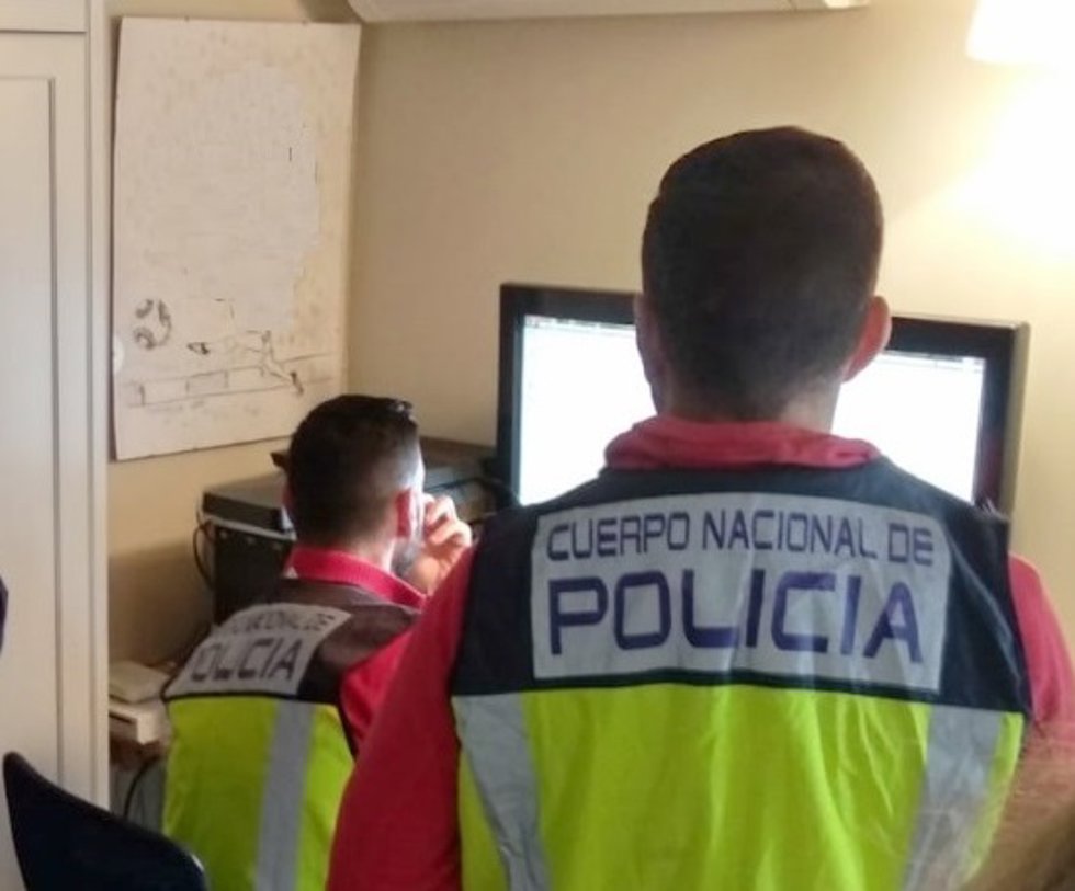 Agentes del Grupo de Ciberseguridad de la Policía Nacional