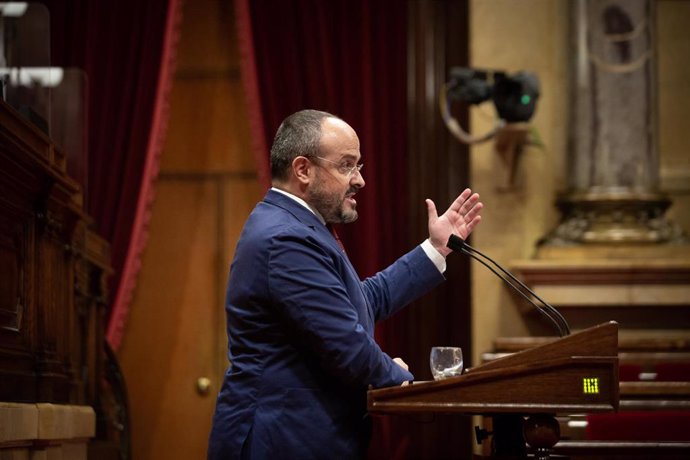 Imagen de archivo - El presidente del PP de Catalunya, Alejandro Fernández, interviene en la segunda sesión del Pleno en el Parlament de Cataluña, a 6 de octubre de 2021, en Barcelona, Catalunya (España). 