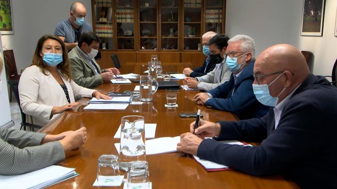 Reunión entre la Junta y los agricultores.