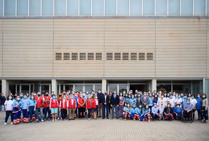 Reconocimiento a los equipos que han trabajado contra el covid-19 en el Palacio de los Juegos Mediterráneos de Almería.