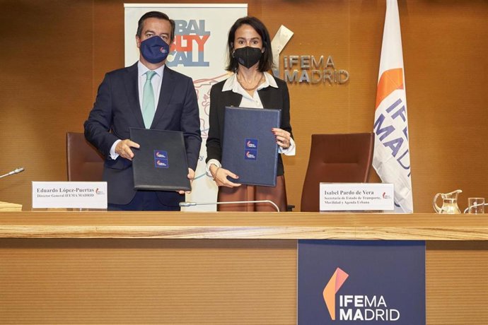 El director general de Ifema Madrid, Eduardo López-Puertas, y la secretaria de Estado de Transportes, Movilidad y Agenda Urbana, Isabel Pardo de Vera.