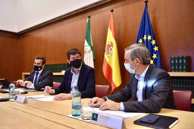 El vicepresidente de la Junta, Juan Marín, y el consejero de Hacienda, Juan Bravo, en una imagen de 8 de octubre de la reunión de la Comisión de Planificación de la ITI de Jaén.  