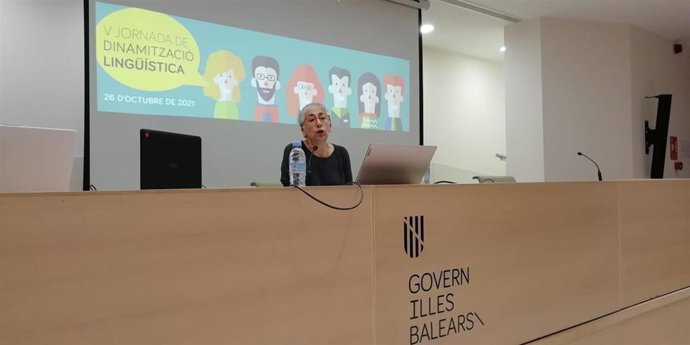 La V Jornada de Dinamización Lingüística aborda el reto de extender el uso del catalán entre los nuevos hablantes.