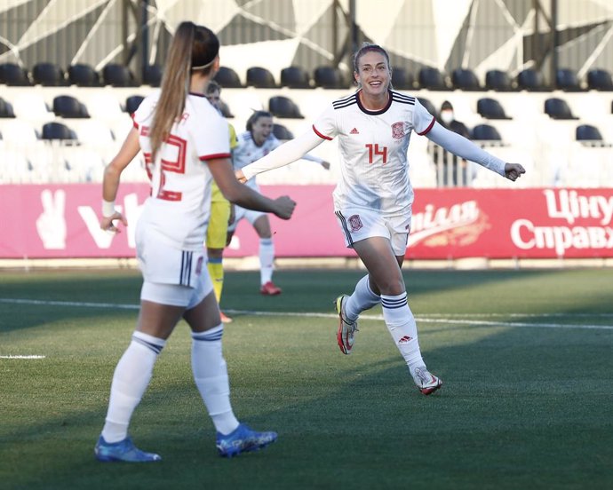 La internacional española Alexia Putellas celebra su gol ante Ucrania